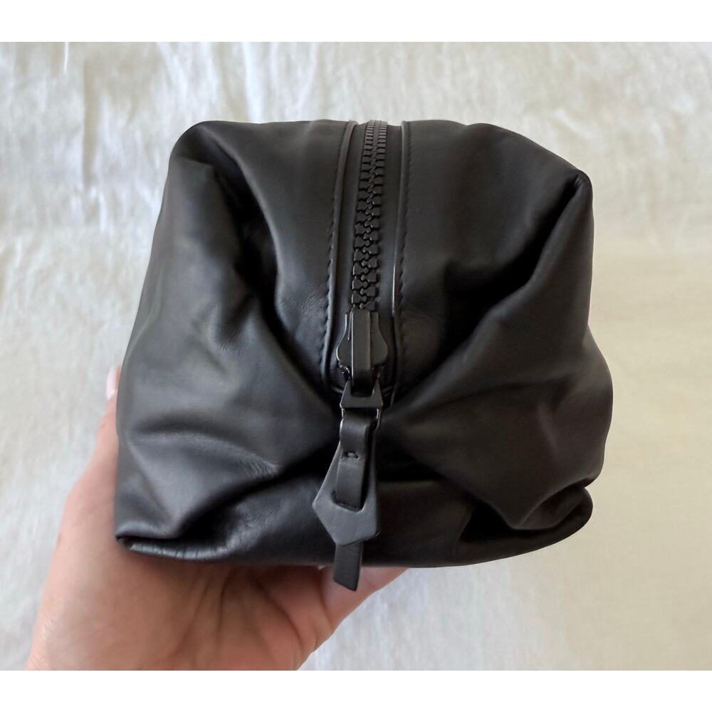 Bottega Veneta | Black Calfskin Leather Hidrology Zip Pouch | Travel Bag Case - Picture 5 of 15